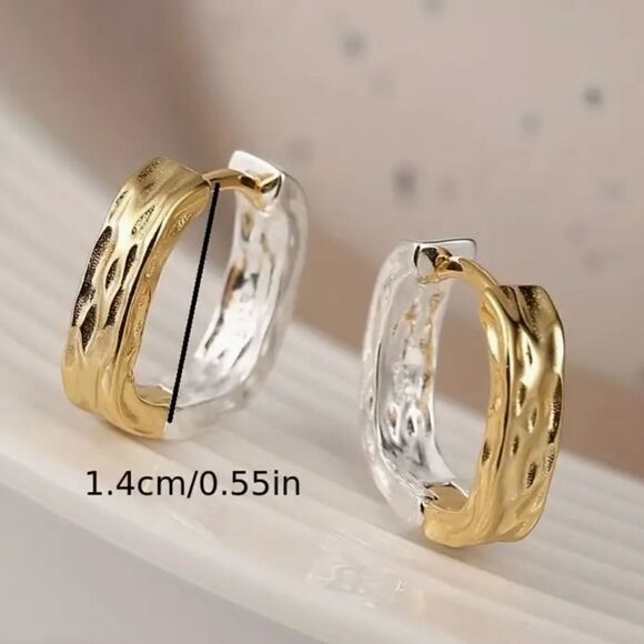 Naked Hanger Two toned square convex and concave earrings - Picture 5 of 5